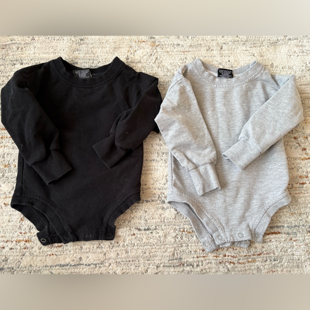 Little bipsy body suits 6-9 months